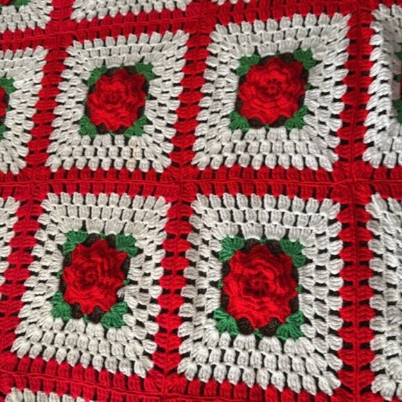 Hand Knitted Blanket 88” x 70” Red Roses Red and White - Picture 5 of 10